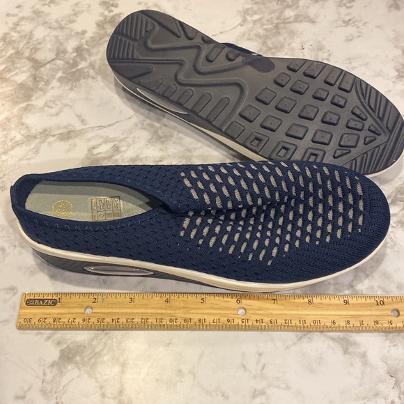 Slip on Shoes - Picture 7 of 9